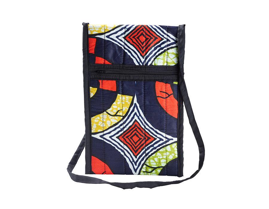 Handgefertigter Brustbeutel im traditionellen Design aus Ruanda